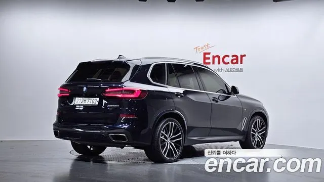BMW X5 M50i