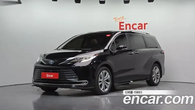 Toyota Sienna 2.5 Hybrid 2WD
