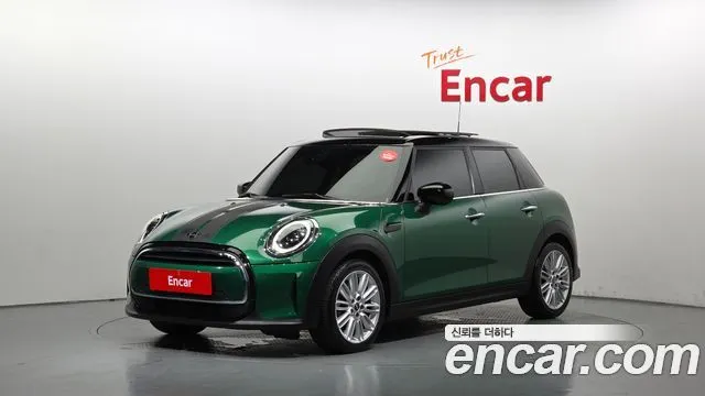MINI Cooper 5Door Classic Plus Launch Pack