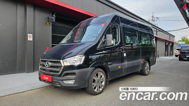 Hyundai Solati 16-seater