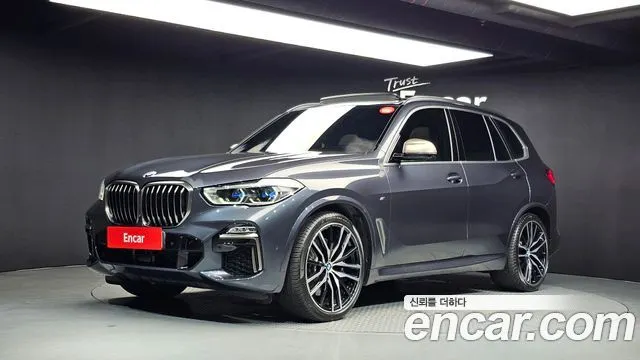 BMW X5 M50i