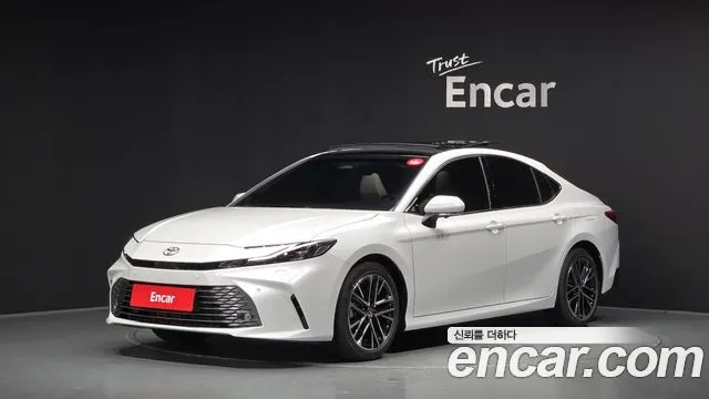 Toyota Camry 2.5 XLE Premium Hybrid