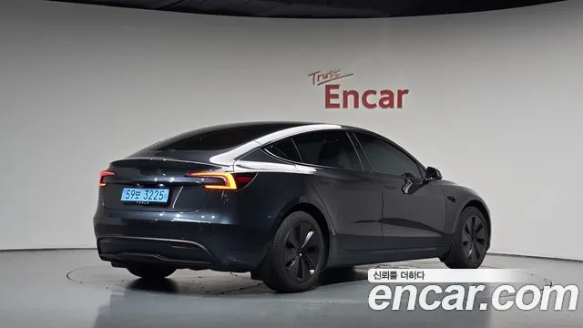 Tesla Model 3 RWD